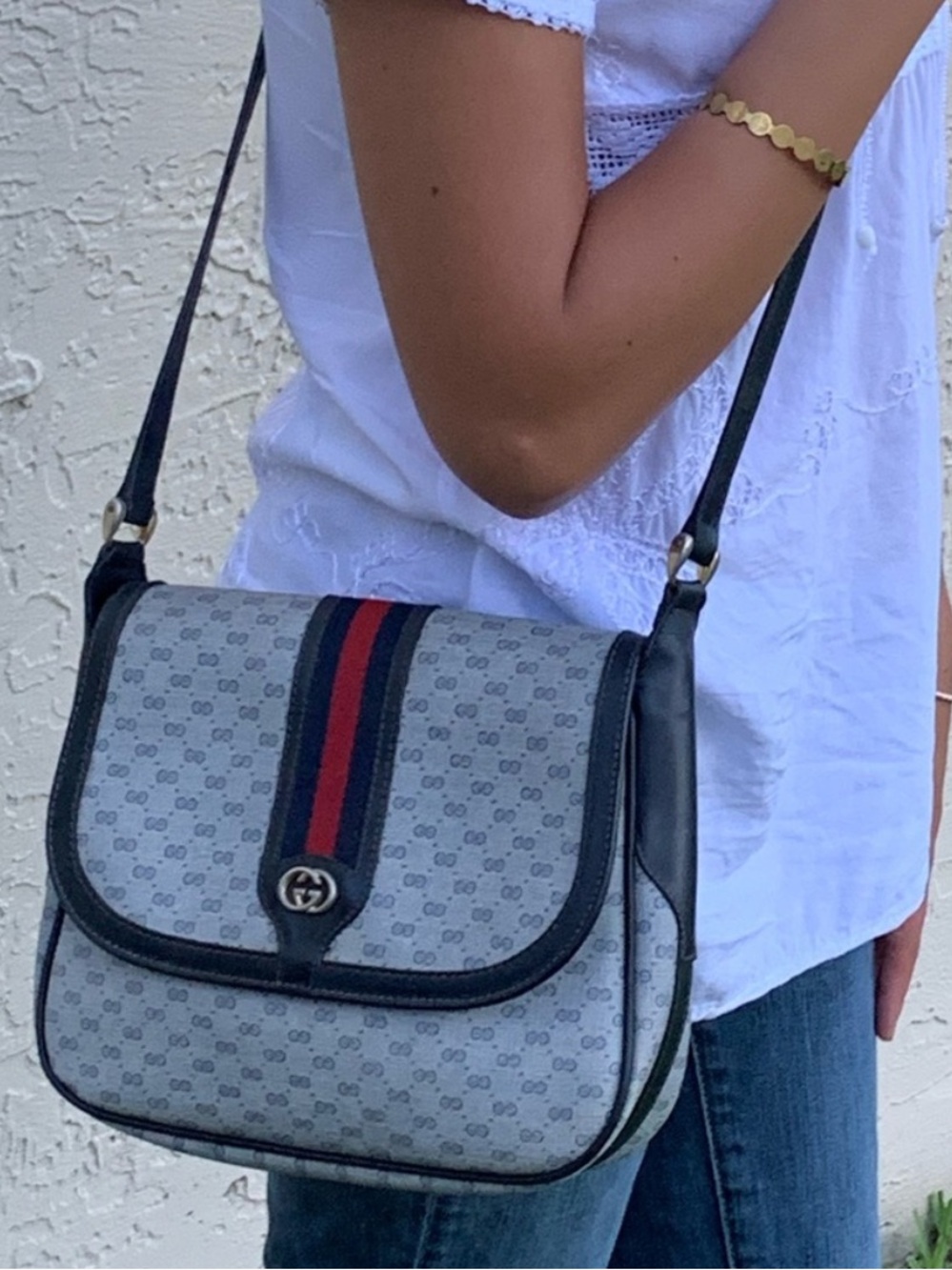 (12) GUCCI 80s Crossbody